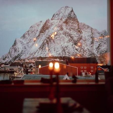 Reine Front View - Mountain & Seaview Exterior foto