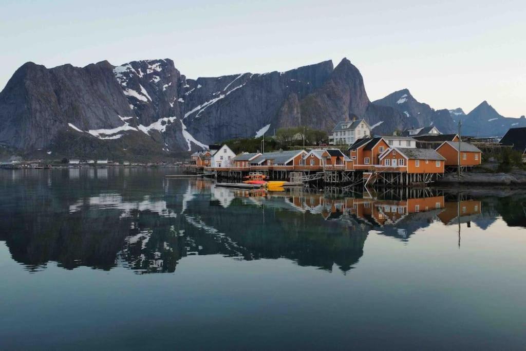 Reine Front View - Mountain & Seaview Exterior foto