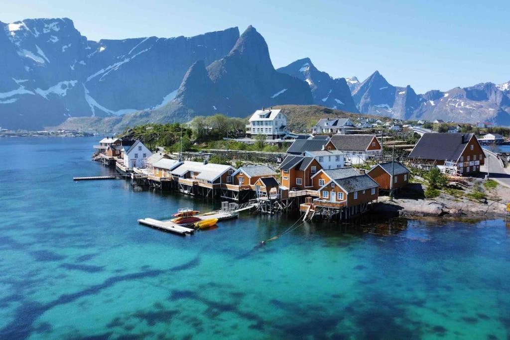 Reine Front View - Mountain & Seaview Exterior foto