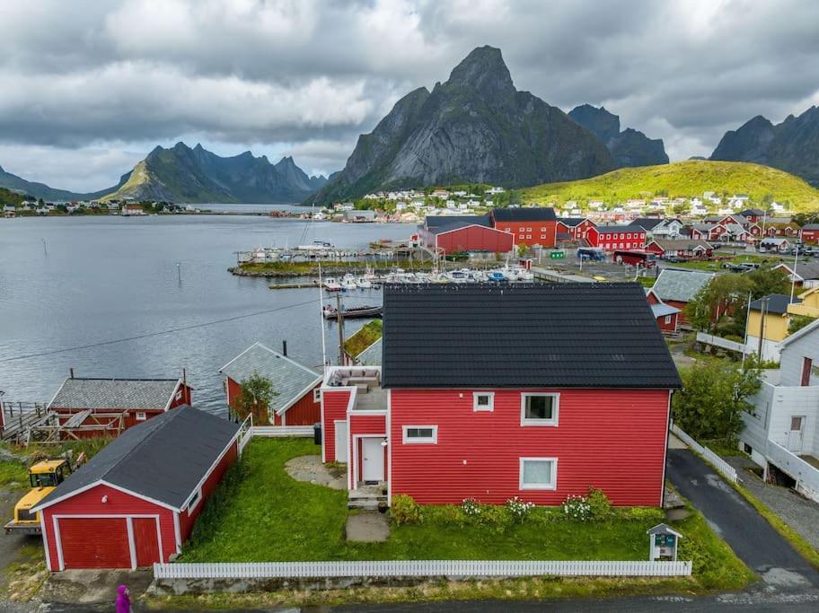 Reine Front View - Mountain & Seaview Exterior foto