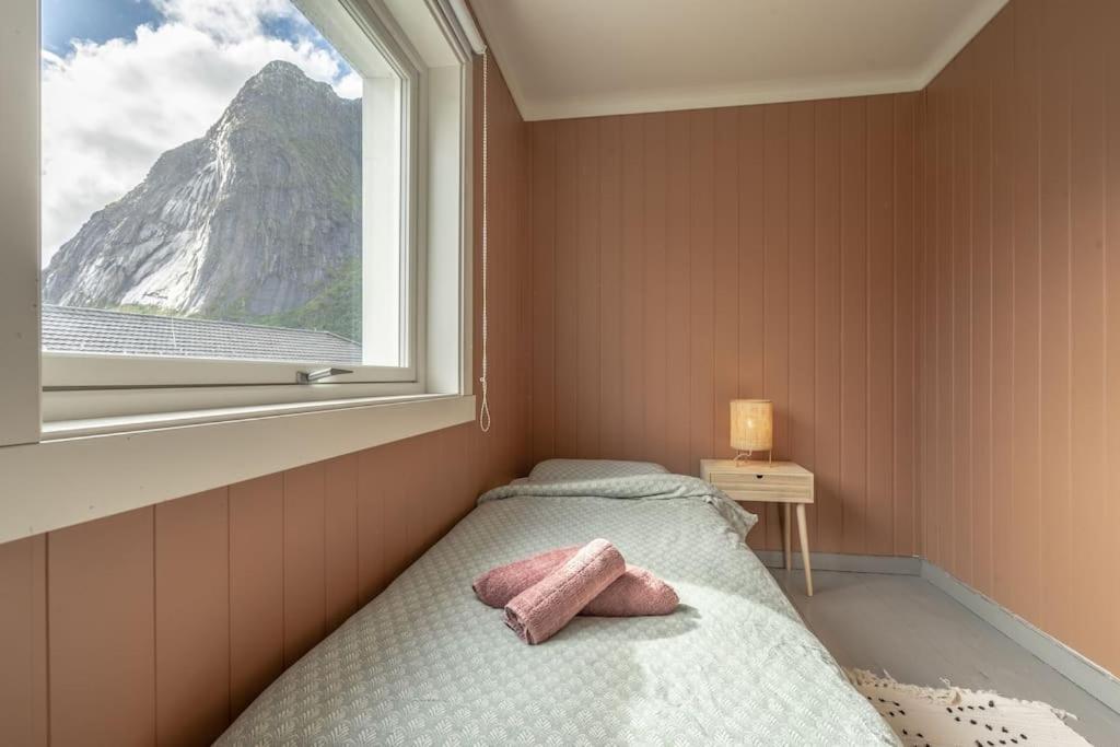 Reine Front View - Mountain & Seaview Exterior foto
