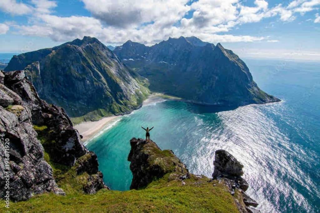 Reine Front View - Mountain & Seaview Exterior foto