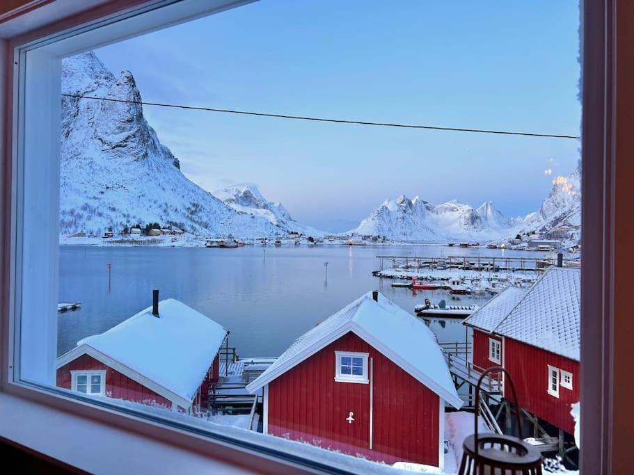 Reine Front View - Mountain & Seaview Exterior foto