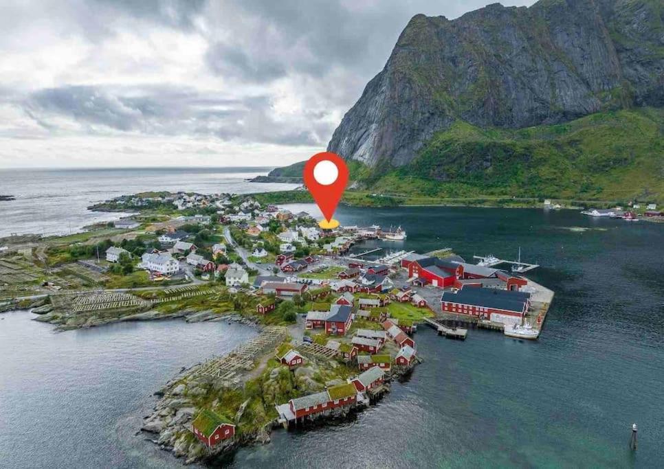 Reine Front View - Mountain & Seaview Exterior foto