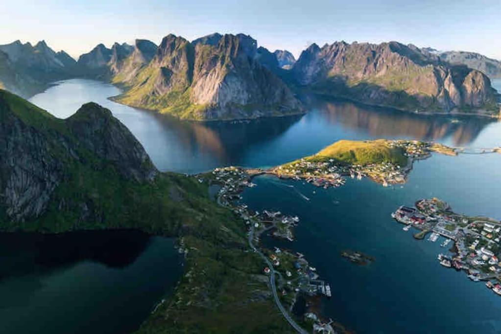 Reine Front View - Mountain & Seaview Exterior foto