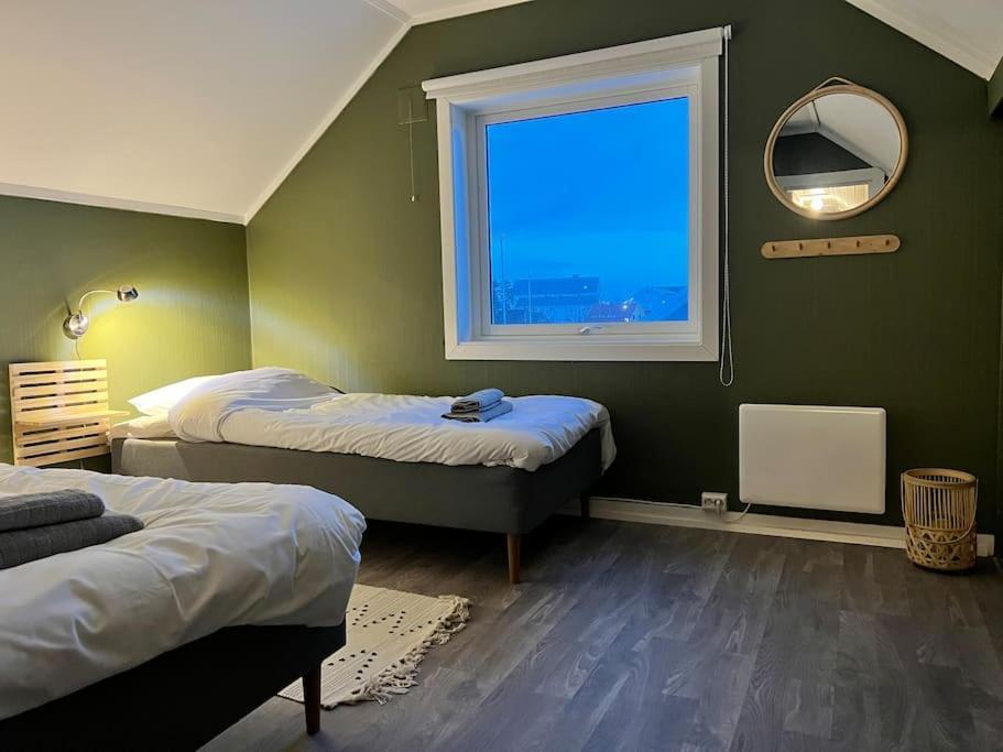 Reine Front View - Mountain & Seaview Exterior foto