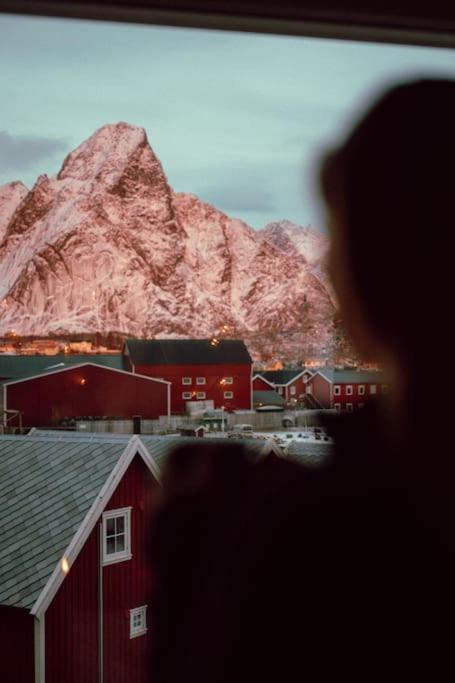Reine Front View - Mountain & Seaview Exterior foto