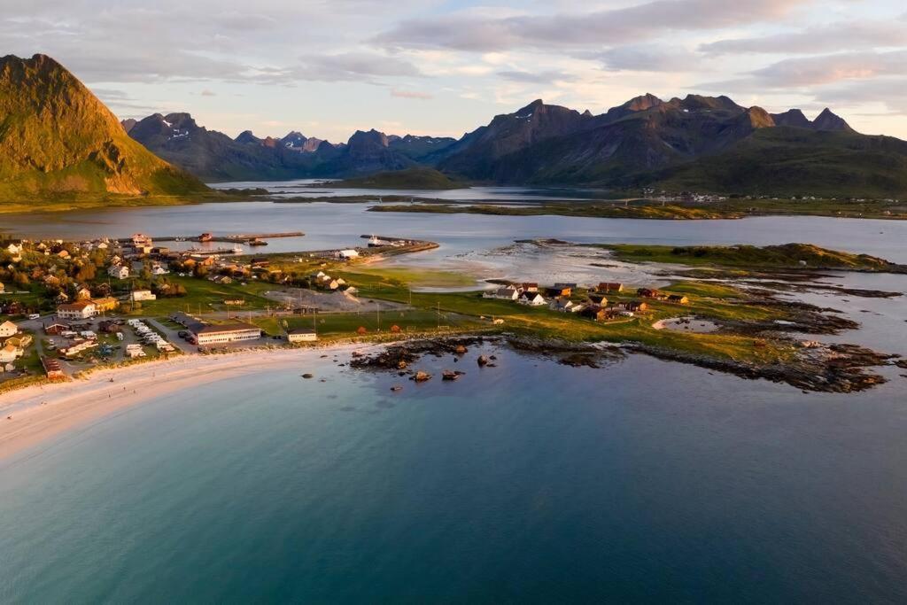 Reine Front View - Mountain & Seaview Exterior foto