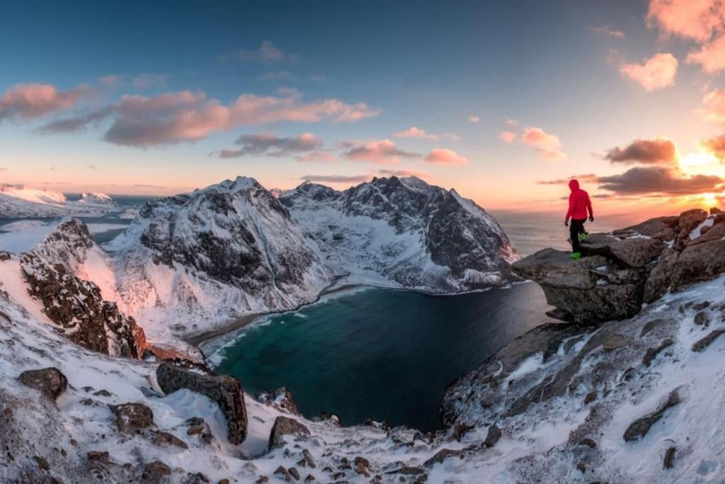 Reine Front View - Mountain & Seaview Exterior foto
