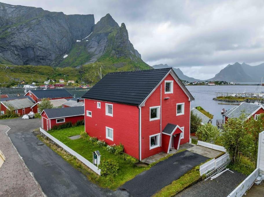 Reine Front View - Mountain & Seaview Exterior foto