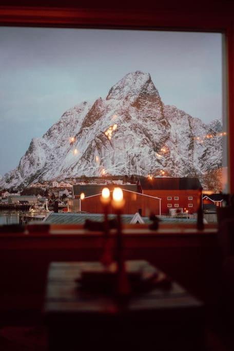 Reine Front View - Mountain & Seaview Exterior foto