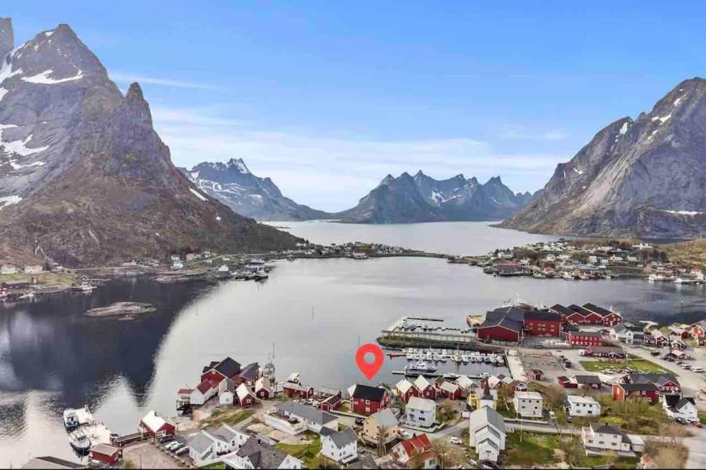 Reine Front View - Mountain & Seaview Exterior foto