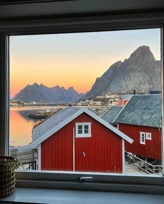 Reine Front View - Mountain & Seaview Exterior foto