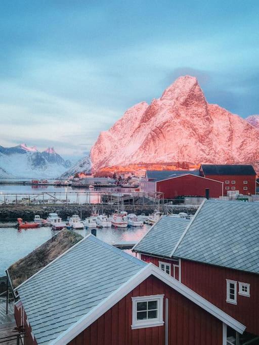 Reine Front View - Mountain & Seaview Exterior foto